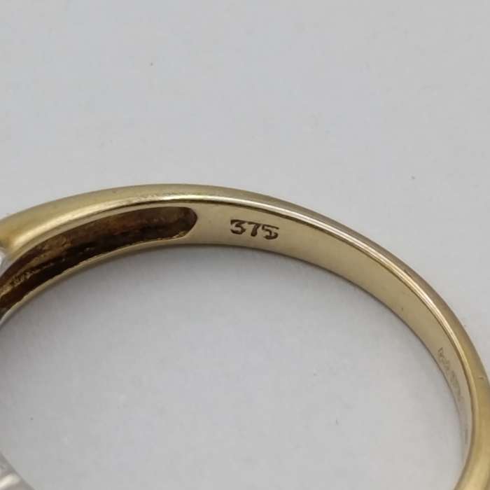 9kt gold ring with 46 diamonds - weight 2,5g
