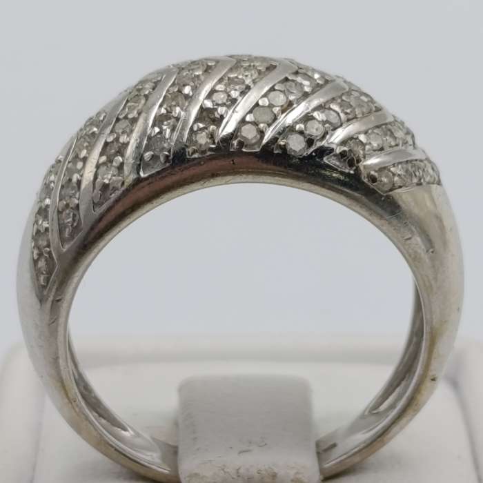 9kt white gold ring with 87 diamonds - weight 5,7g