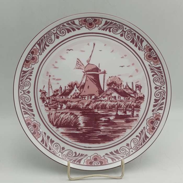 Delft Red porcelain plate - Oude Molen Fabriek
