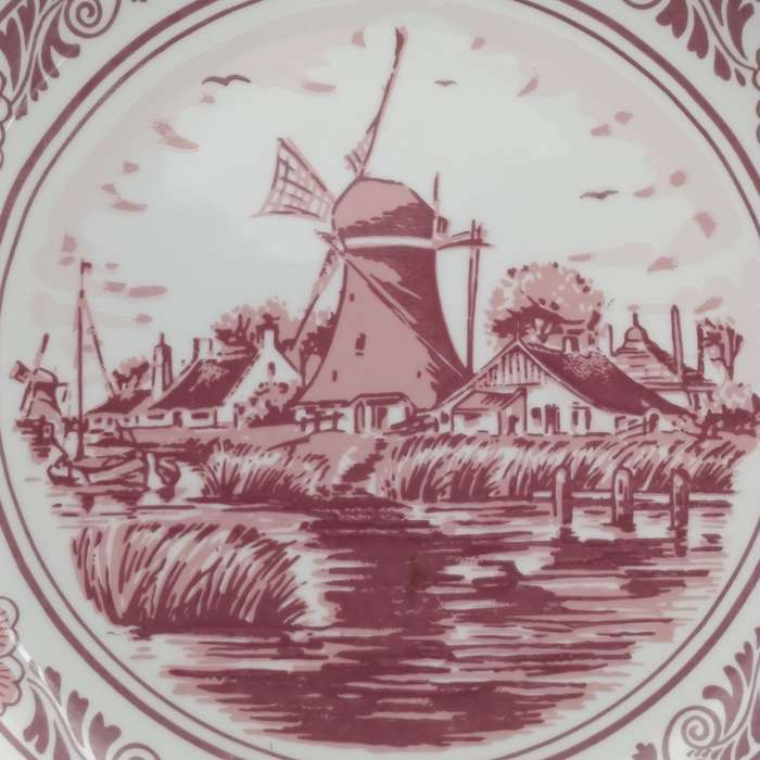 Delft Red porcelain plate - Oude Molen Fabriek
