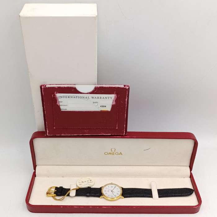 Omega 1530 Quartz 18kt gold men's watch - excellent condition in box with paperwork