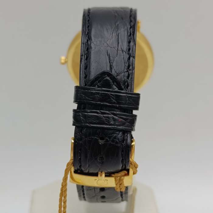 Omega 1530 Quartz 18kt gold men's watch - excellent condition in box with paperwork