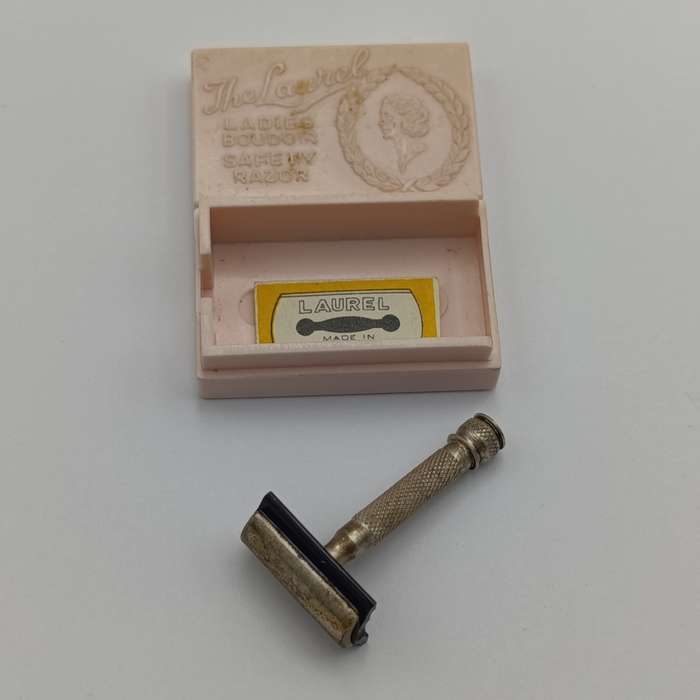 Vintage "The Laurel" Ladies boudoir safety razor - excellent condition in case