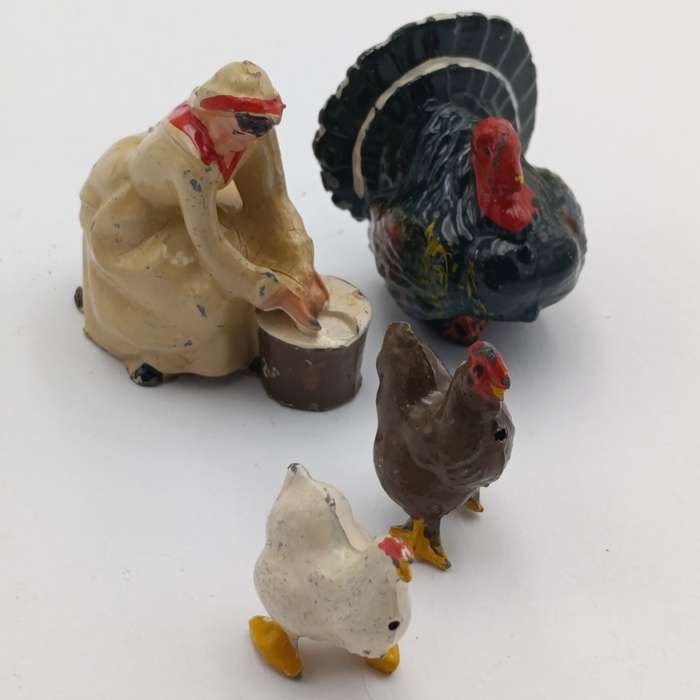 Vintage lead figurines - Farmer's wife with 2 chickens and turkey