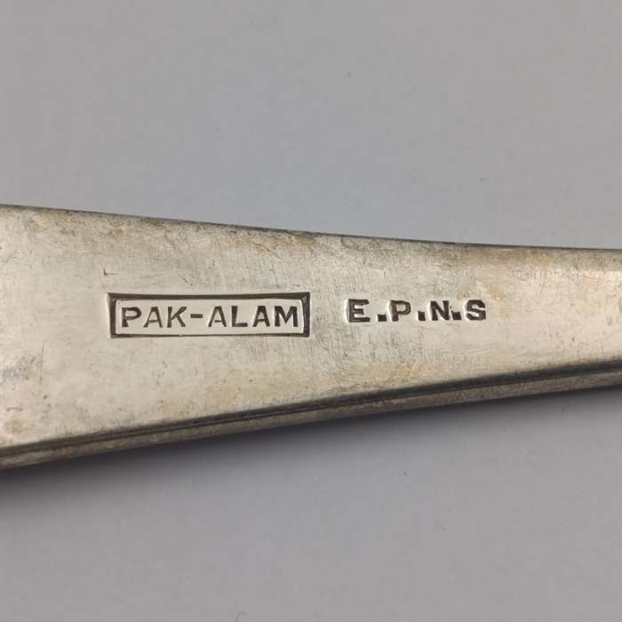Vintage set of 8 Pak-Alam silverplated forks
