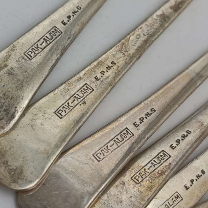 Vintage set of 12 Pak-Alam silverplated forks