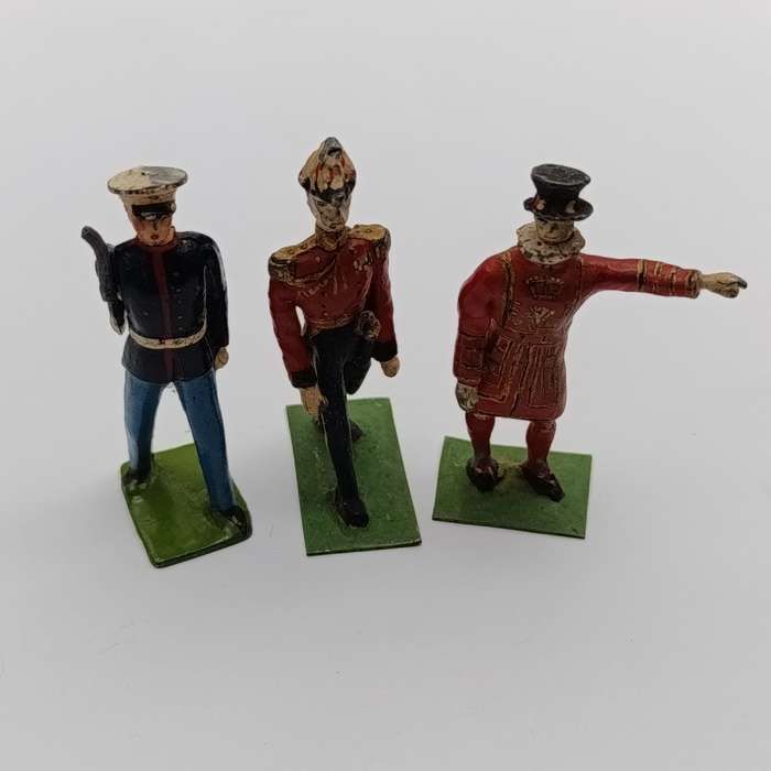 Lot of 3 vintage lead soldiers