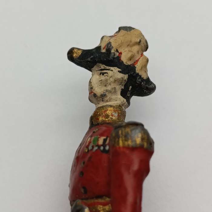 Lot of 3 vintage lead soldiers