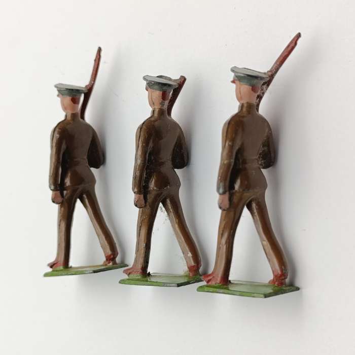 Lot of 3 vintage lead soldiers