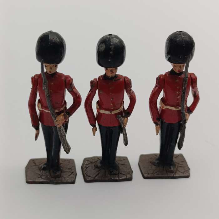 Lot of 3 vintage lead soldiers