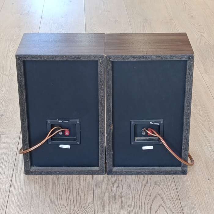 Pair of vintage Acoustic research AR8Bx speakers - working