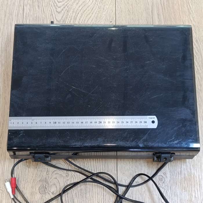 Vintage NAD 5120 turntable record player - working