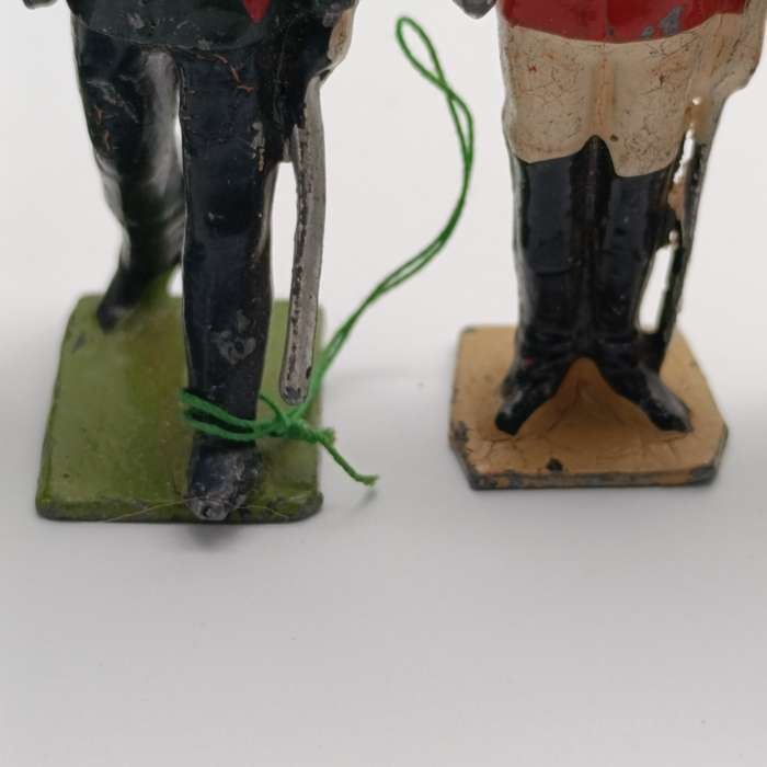 Lot of 5 vintage Britains Ltd lead soldiers with damaged weapons