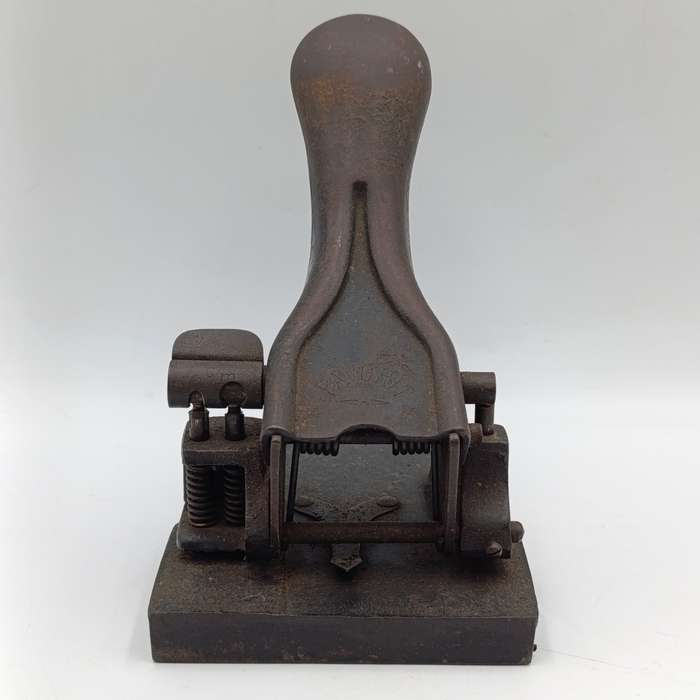 Antique Favorit iron 2-hole paper punch