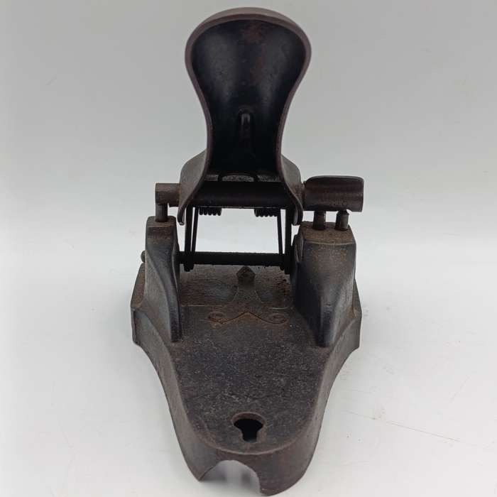 Antique Favorit iron 2-hole paper punch