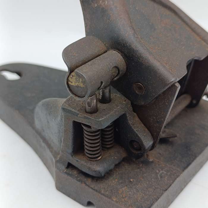 Antique Favorit iron 2-hole paper punch