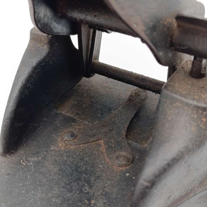 Antique Favorit iron 2-hole paper punch
