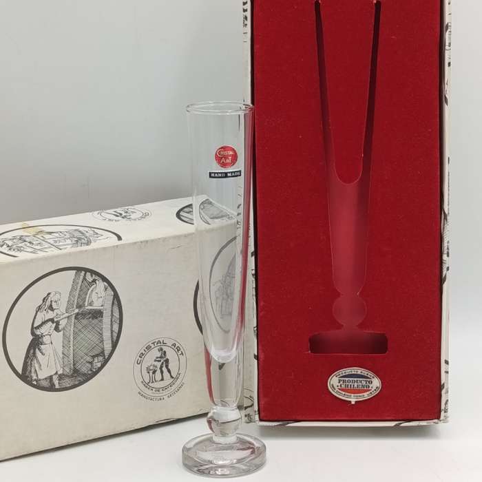 Vintage crystal flower vase made in Chile - in original box