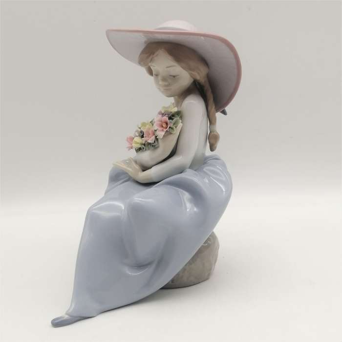 Lladro #5862 Fragrant Bouquet porcelain figurine