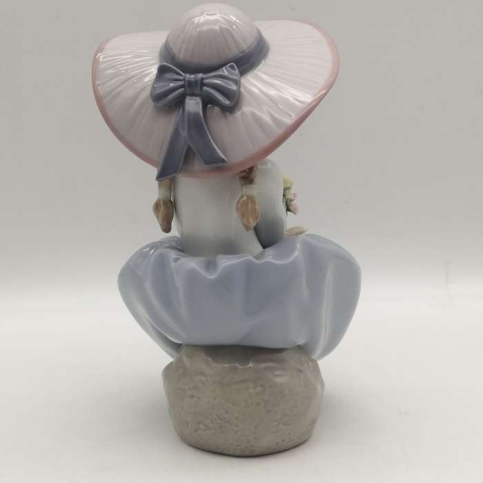 Lladro #5862 Fragrant Bouquet porcelain figurine