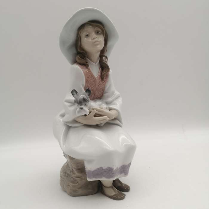 Lladro #6400 Daydreams porcelain figurine - no defects - no box