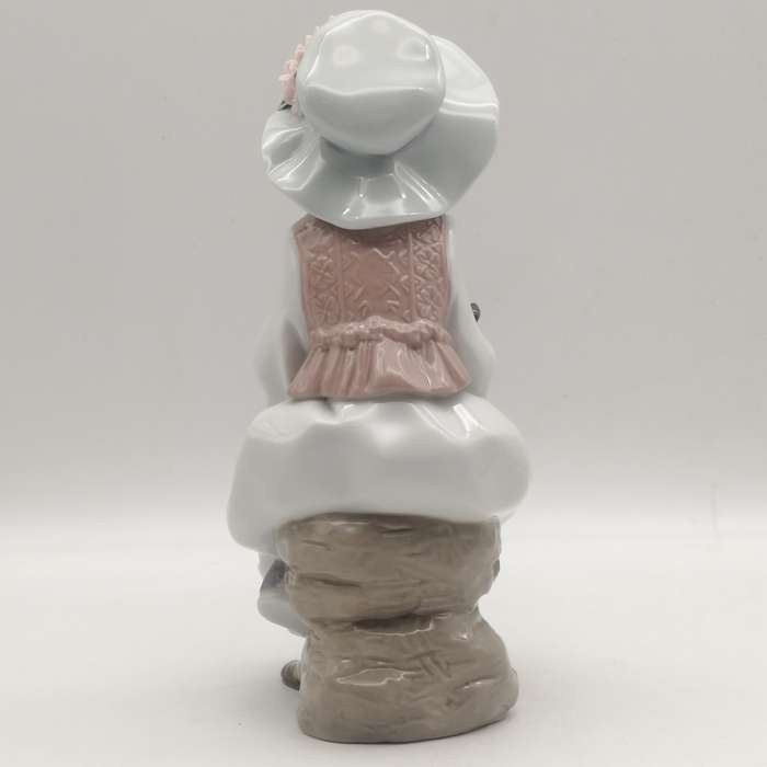 Lladro #6400 Daydreams porcelain figurine - no defects - no box