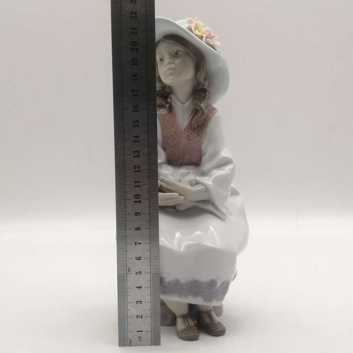 Lladro #6400 Daydreams porcelain figurine - no defects - no box