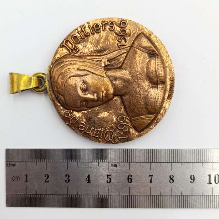 Chateau de Chenonceau Medal featuring Diane de Poitiers (countess of saint Vallier) 1975 Medal