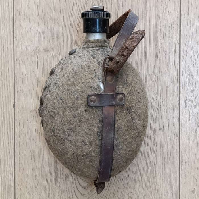 WW2 German water bottle canteen with cover and leather strap