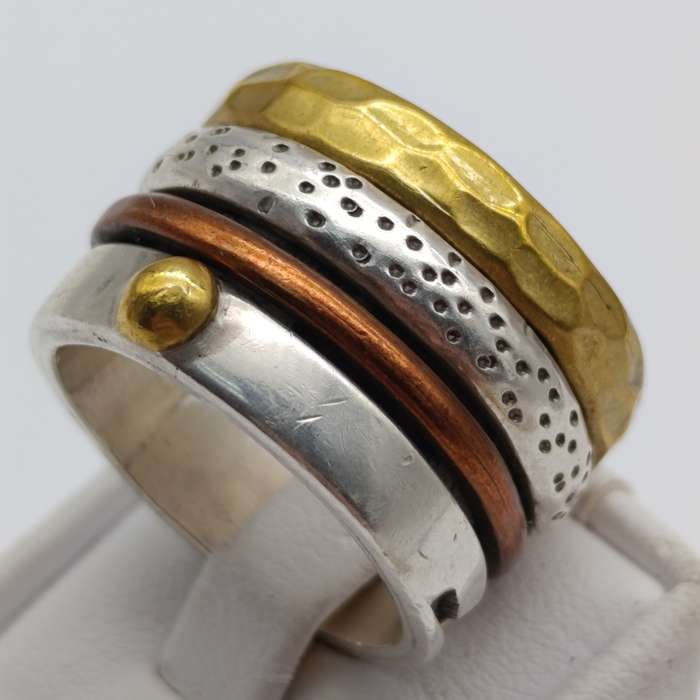 Sterling silver rustic spinner ring - weighs 18.8g - size Q 1/2
