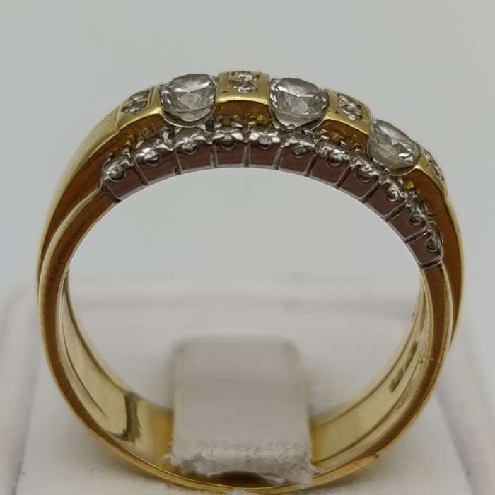 18kt Yellow gold diamond ring with 33 diamonds of over 1 carat in total - weighs 7.1g