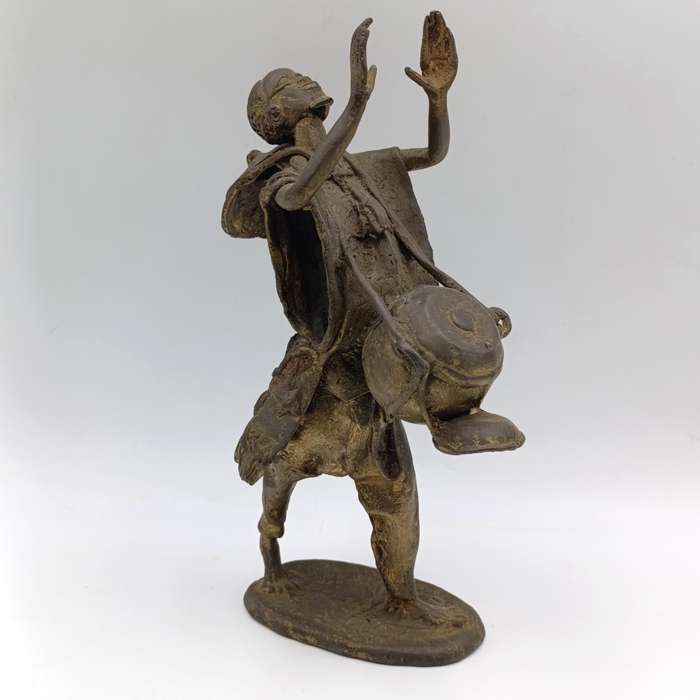 Vintage Ashanti bronze statue of drummer - Lost wax method used