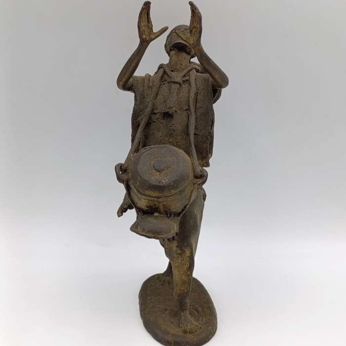 Vintage Ashanti bronze statue of drummer - Lost wax method used