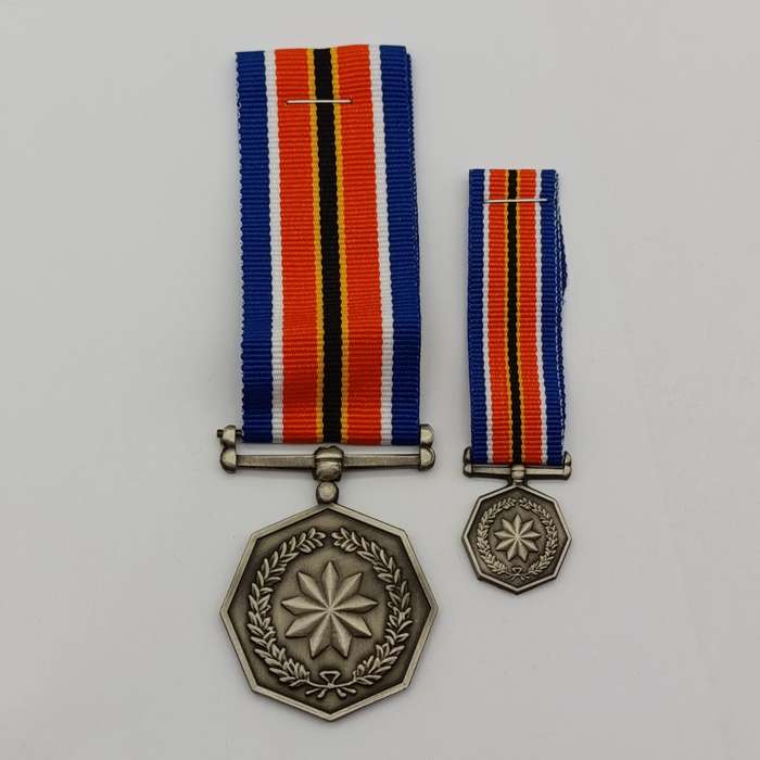 SANDF Tshumelo Ikatelaho medal plus miniature #2275