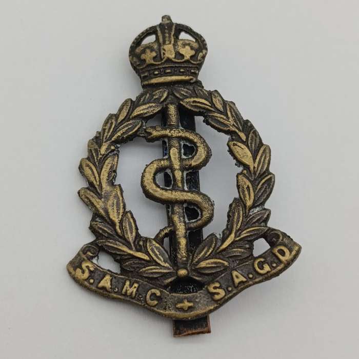 WW2 SA Medical corps beret badge with slide