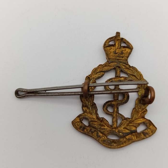 WW2 SA Medical Corps beret/collar badge