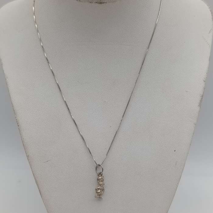Sterling silver necklace with donald duck pendant - weighs 3.3g - length 39cm