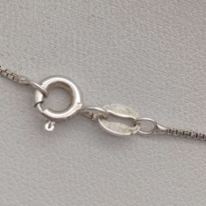 Sterling silver necklace with donald duck pendant - weighs 3.3g - length 39cm