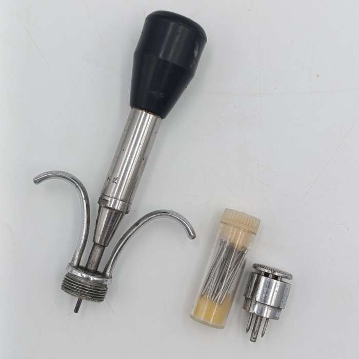 BCG Vaccine Heaf Gun - antique item to do vaccination - Lots of spare needles