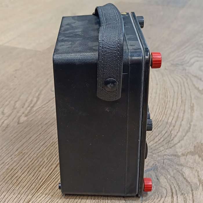 Vintage Universal Avo Meter model 8 in case