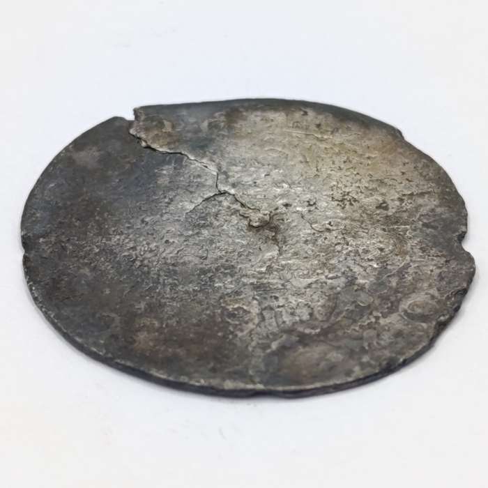 Shipwreck conglomorate with blue porcelain - Also shipwreck coin from the same wreck
