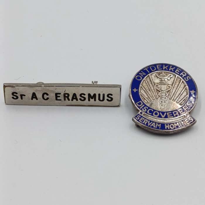 Ontdekkers Hospital silver badge plus nameplate Sister AC Erasmus
