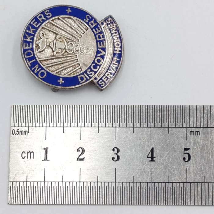 Ontdekkers Hospital silver badge plus nameplate Sister AC Erasmus
