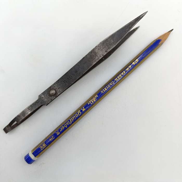 Lot of vintage clay modelling tools in pouch
