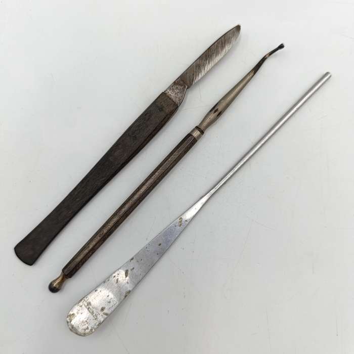 Lot of vintage clay modelling tools in pouch