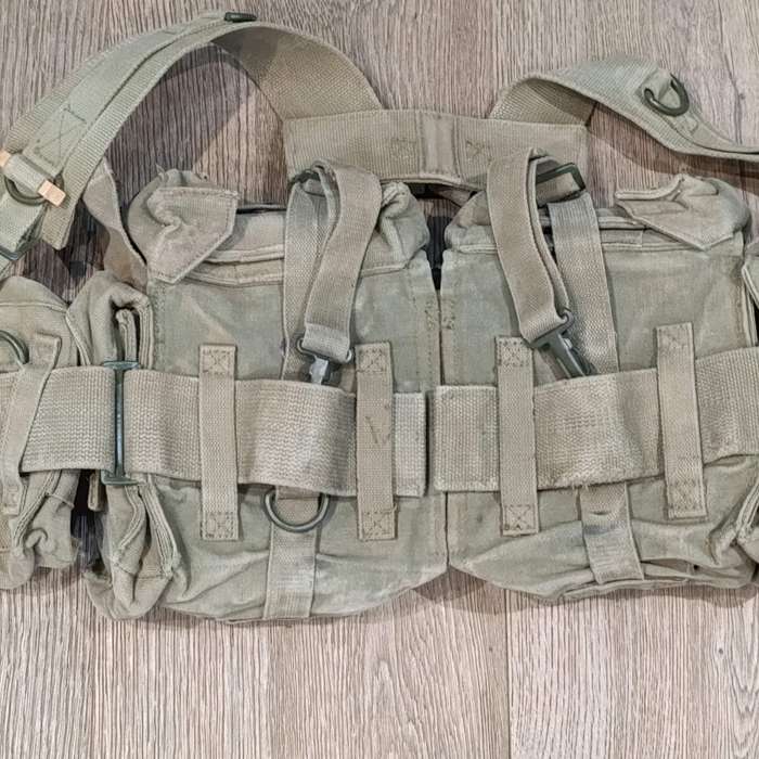 SADF Kidney, ammo and R1 ammo pouches on webbing belt