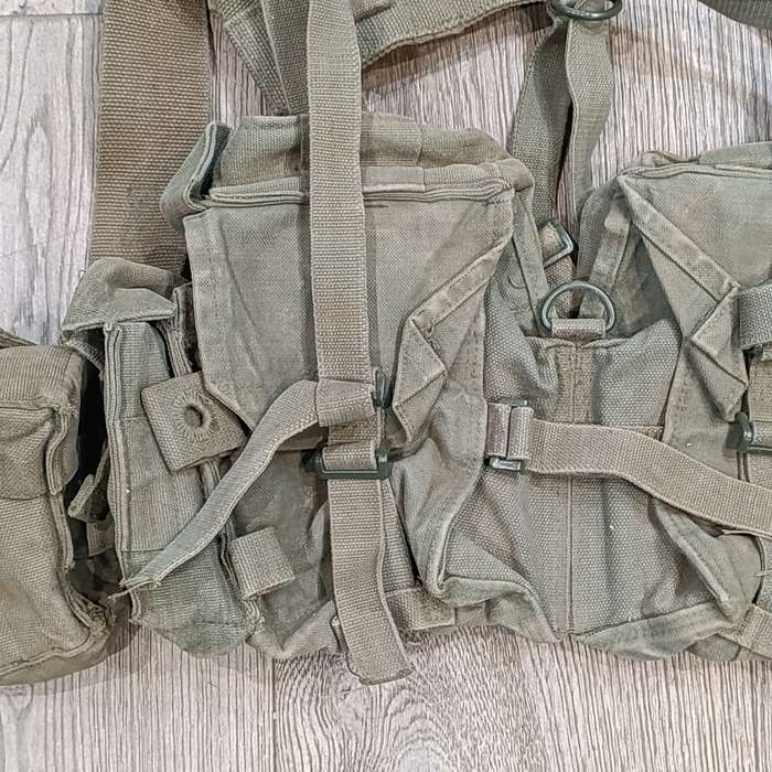 SADF Kidney, ammo and R1 ammo pouches on webbing belt