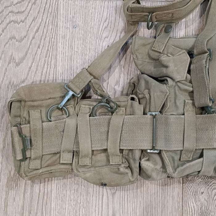 SADF Kidney, ammo and R1 ammo pouches on webbing belt