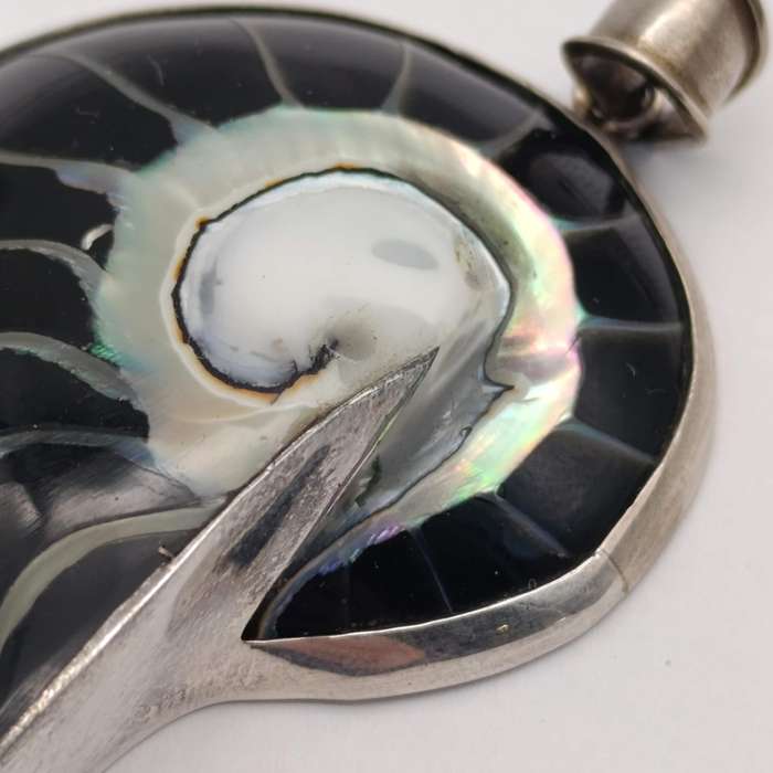 Vintage Nuutitles Shell in sterling silver pendant
