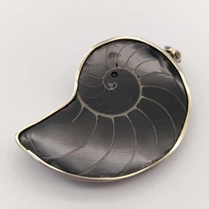 Vintage Nuutitles Shell in sterling silver pendant